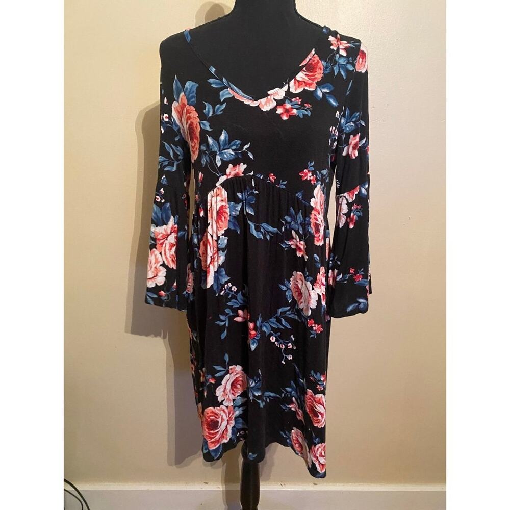 black floral bell sleeve mini dress medium roses long sleeve a-line flowy entro
